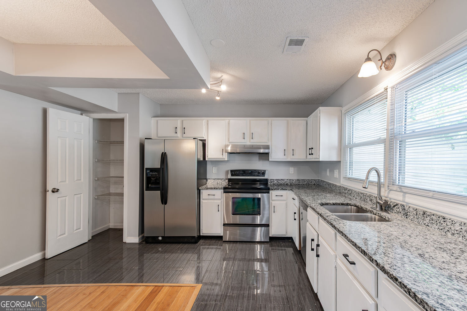 Roswell, Georgia 30076, United States, 2 Bedrooms Bedrooms, ,3 BathroomsBathrooms,Residential,Active,225384