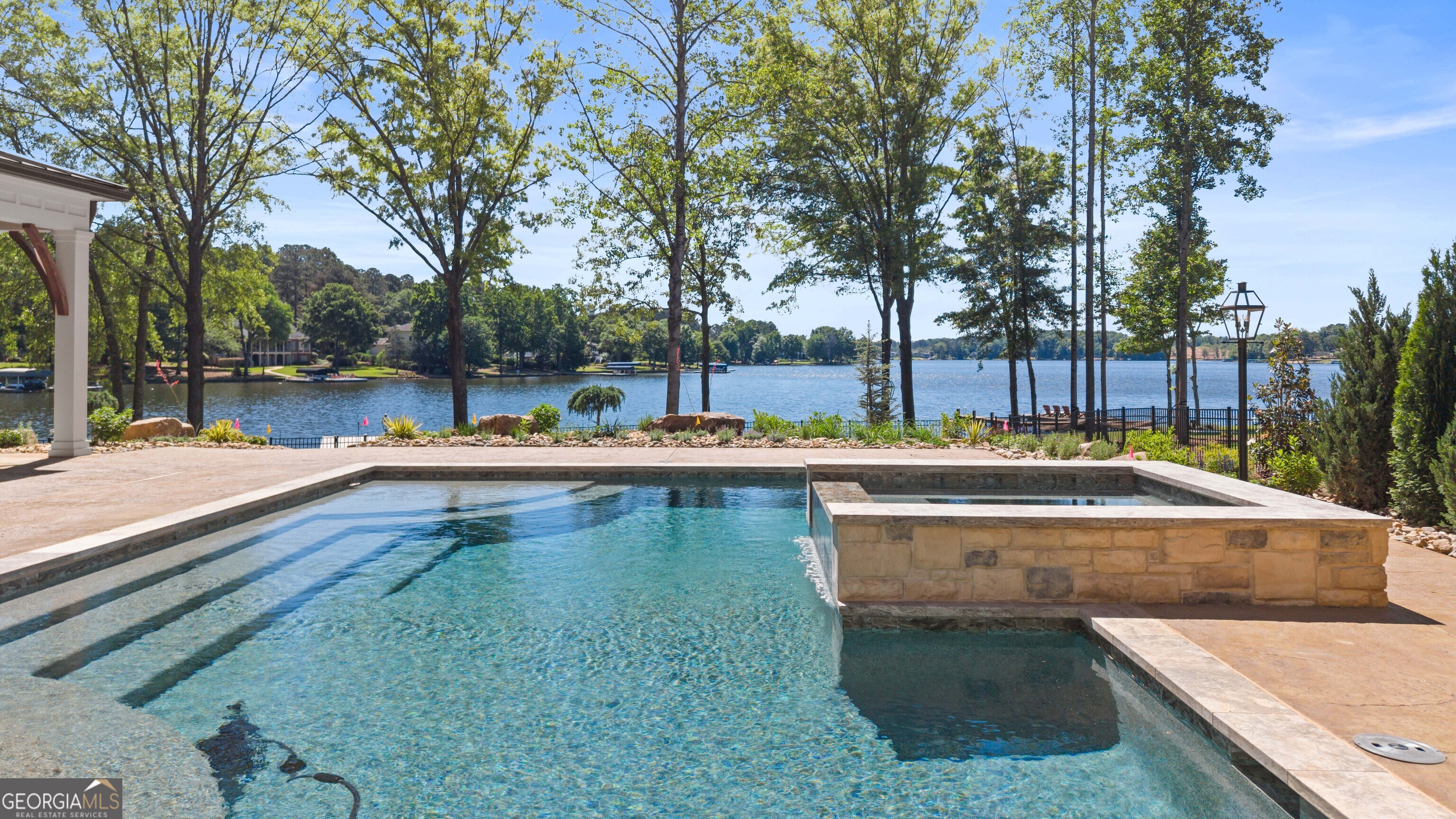 138 Phoenix DR