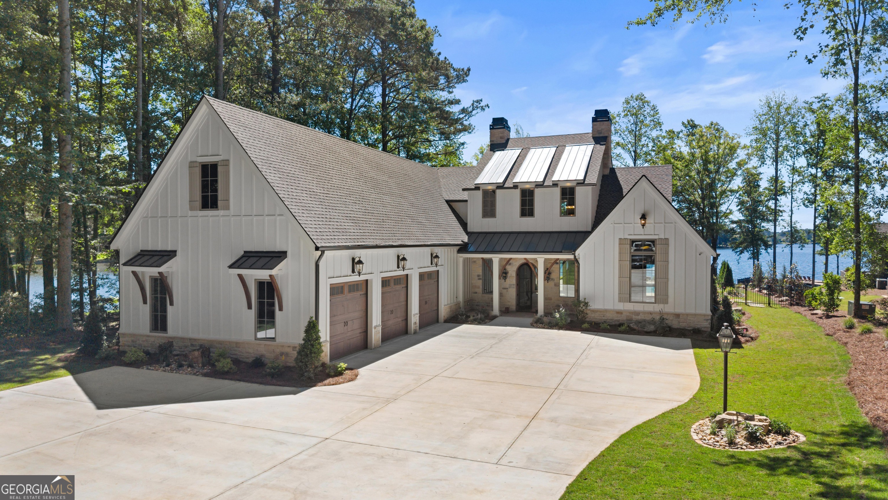 138 Phoenix DR