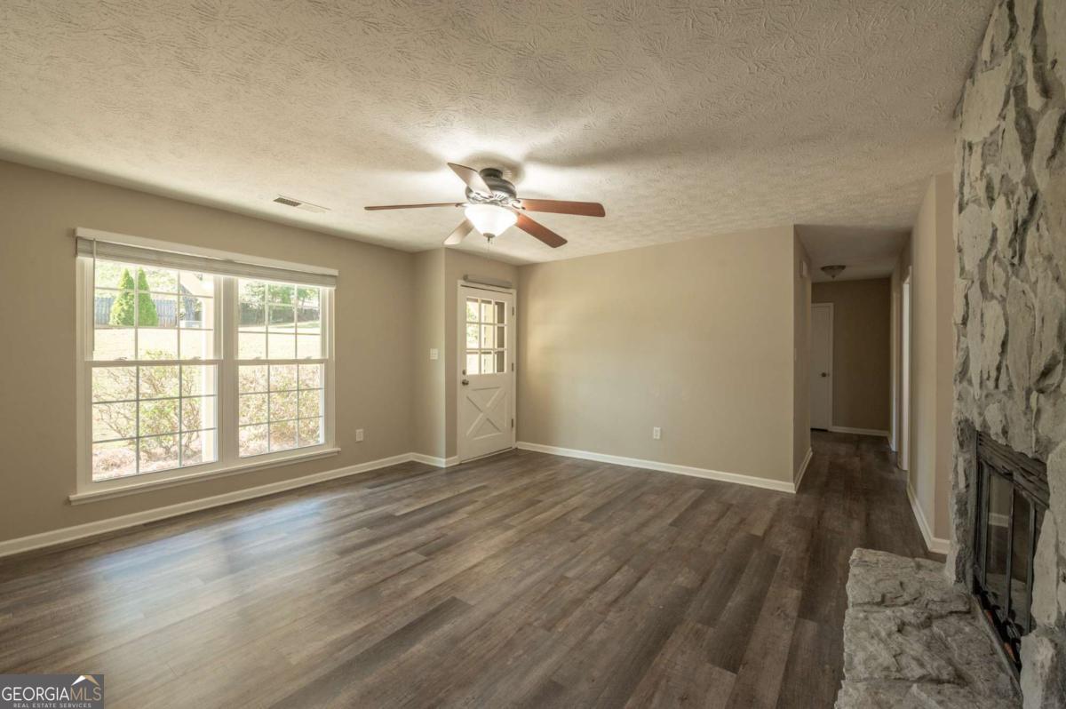 10255 Old Woodland Entry
