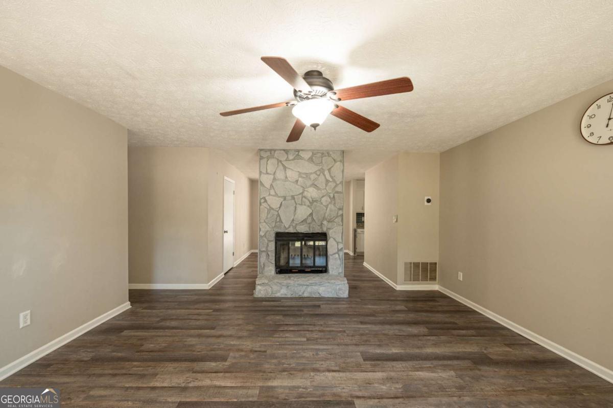10255 Old Woodland Entry