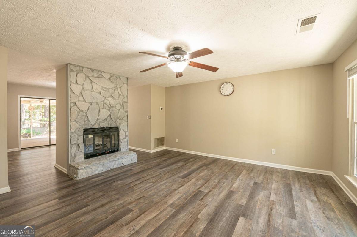 10255 Old Woodland Entry