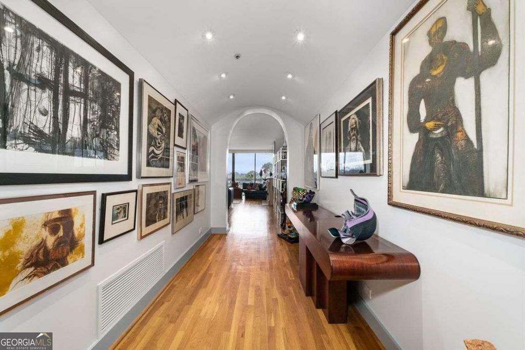 Photo of 2660 Peachtree Road NW #9G, Atlanta, GA 30305 (MLS # 10652621)