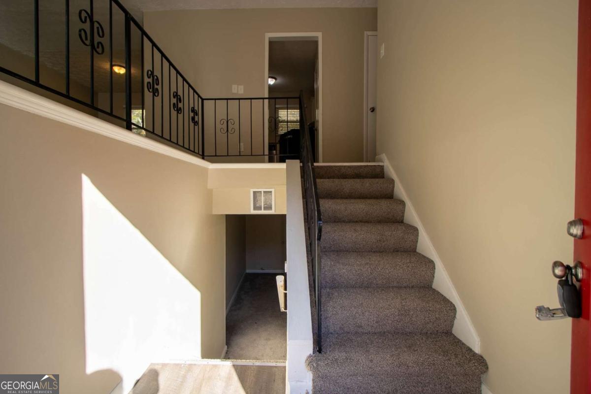 633 Larchmont CIR NW