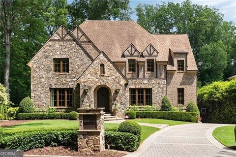 Photo of 4207 Glengary Drive NE, Atlanta, GA 30342 (MLS # 10846357)