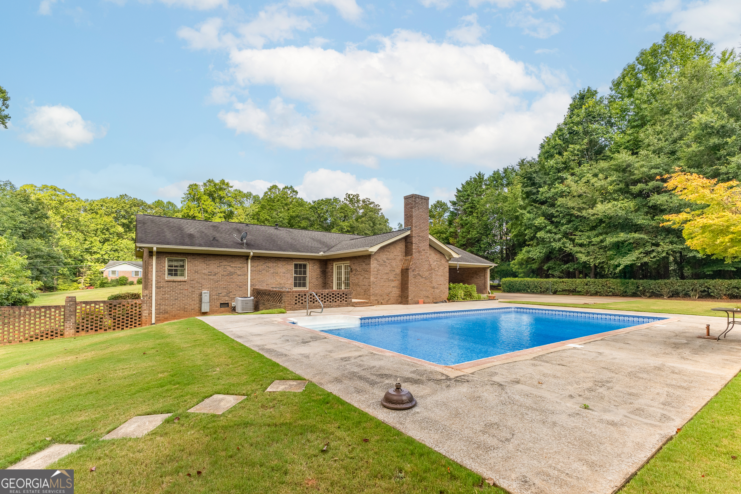432 Dickson DR