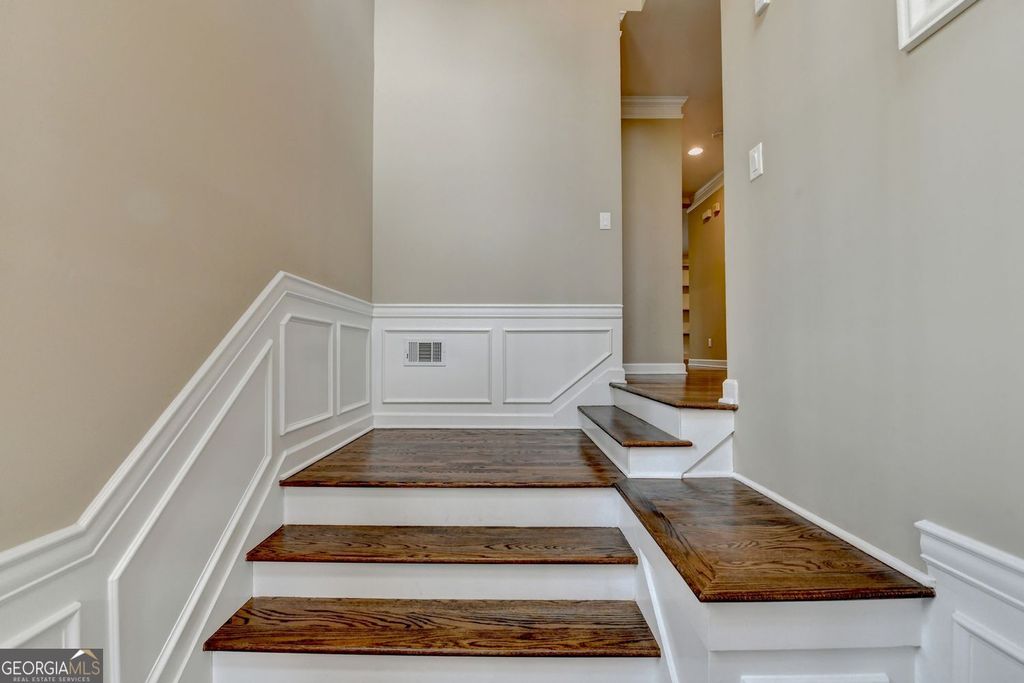 Photo of 10 Carrington Way NE, Atlanta, GA 30328 (MLS # 10695379)