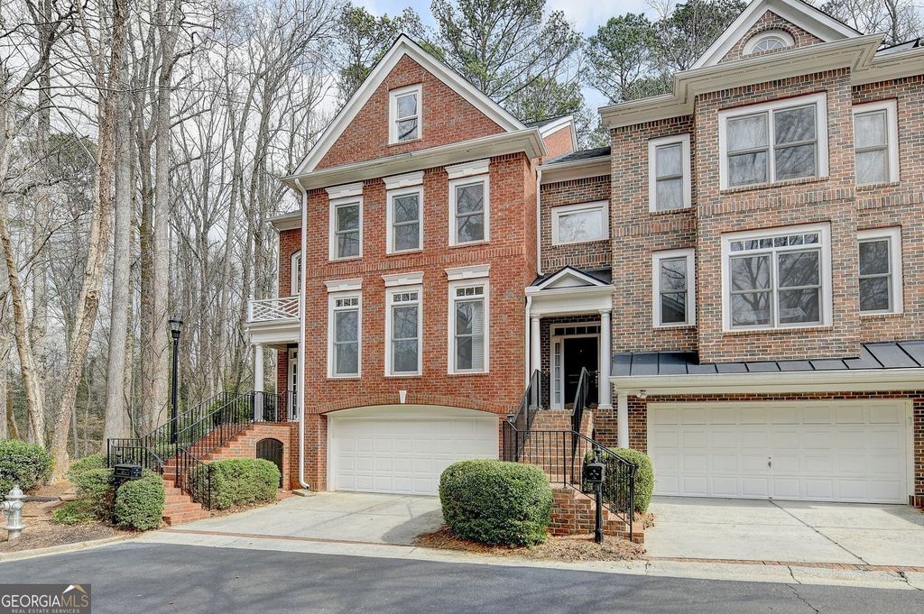Photo of 10 Carrington Way NE, Atlanta, GA 30328 (MLS # 10695379)