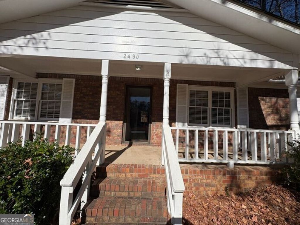 Photo of 2490 Trent Drive, Marietta, GA 30066 (MLS # 10648992)