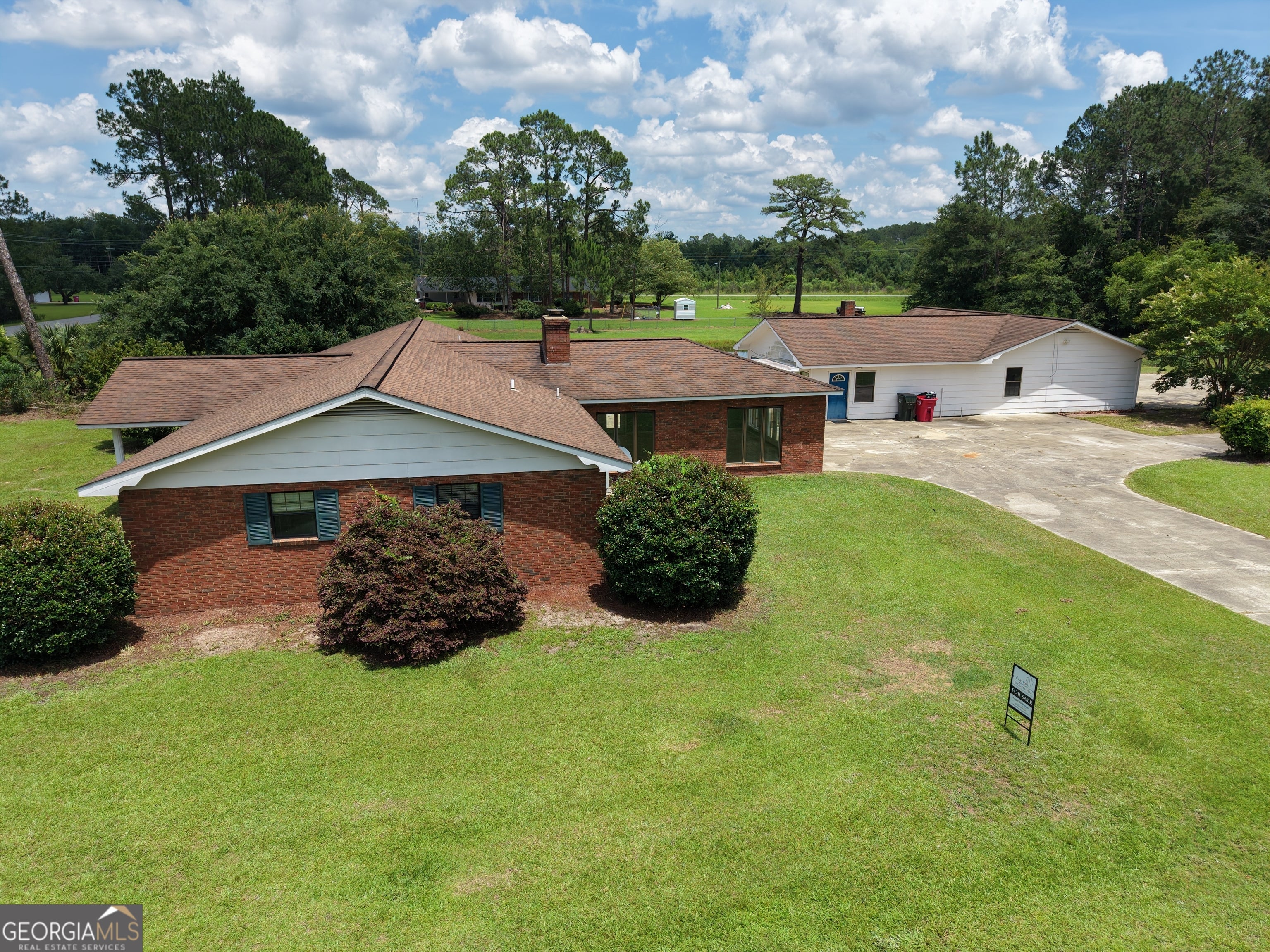 338 Lakeview DR