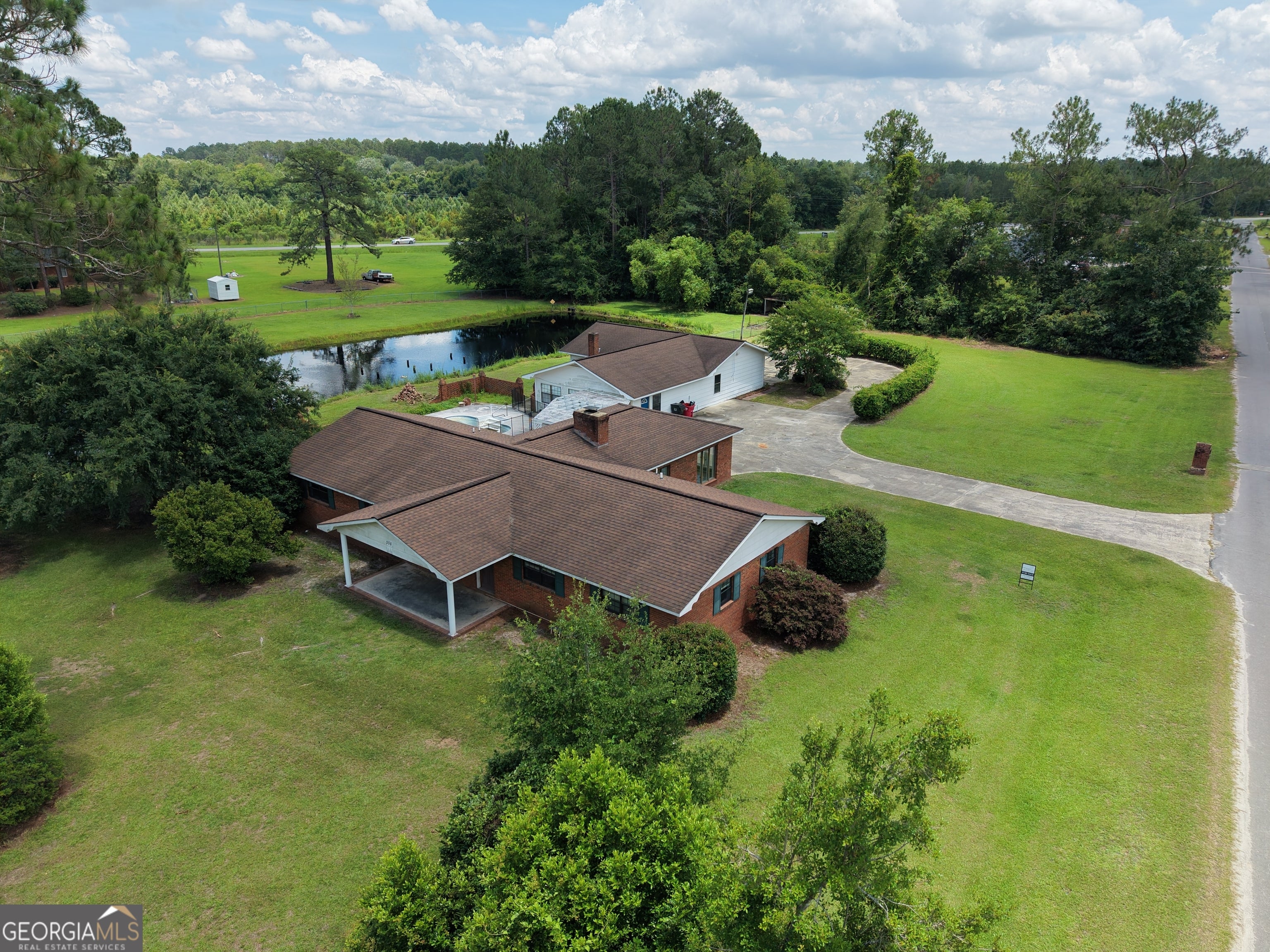 338 Lakeview DR