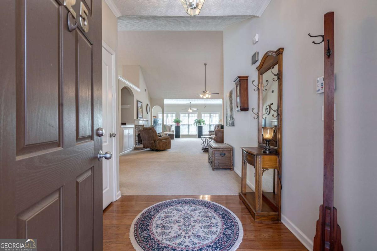 125 Laurel Oaks LN