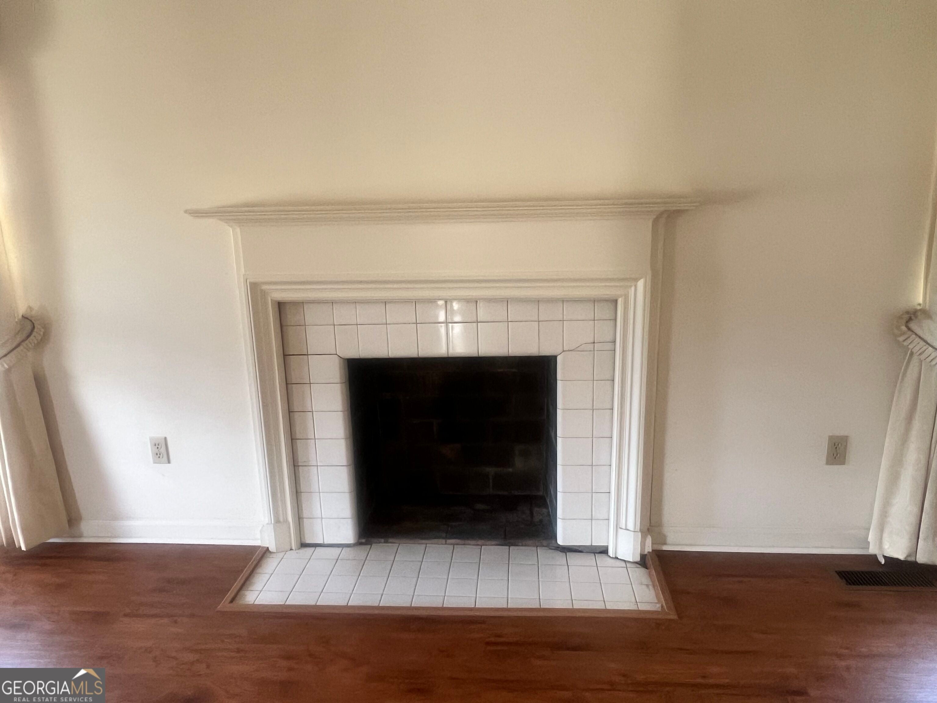 127 W Stuart AVE