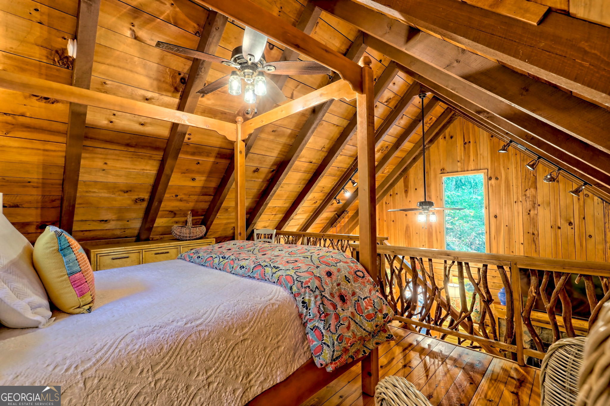 Rabun Gap, Georgia 30568, United States, 2 Bedrooms Bedrooms, ,1 BathroomBathrooms,Residential,Pending,39056