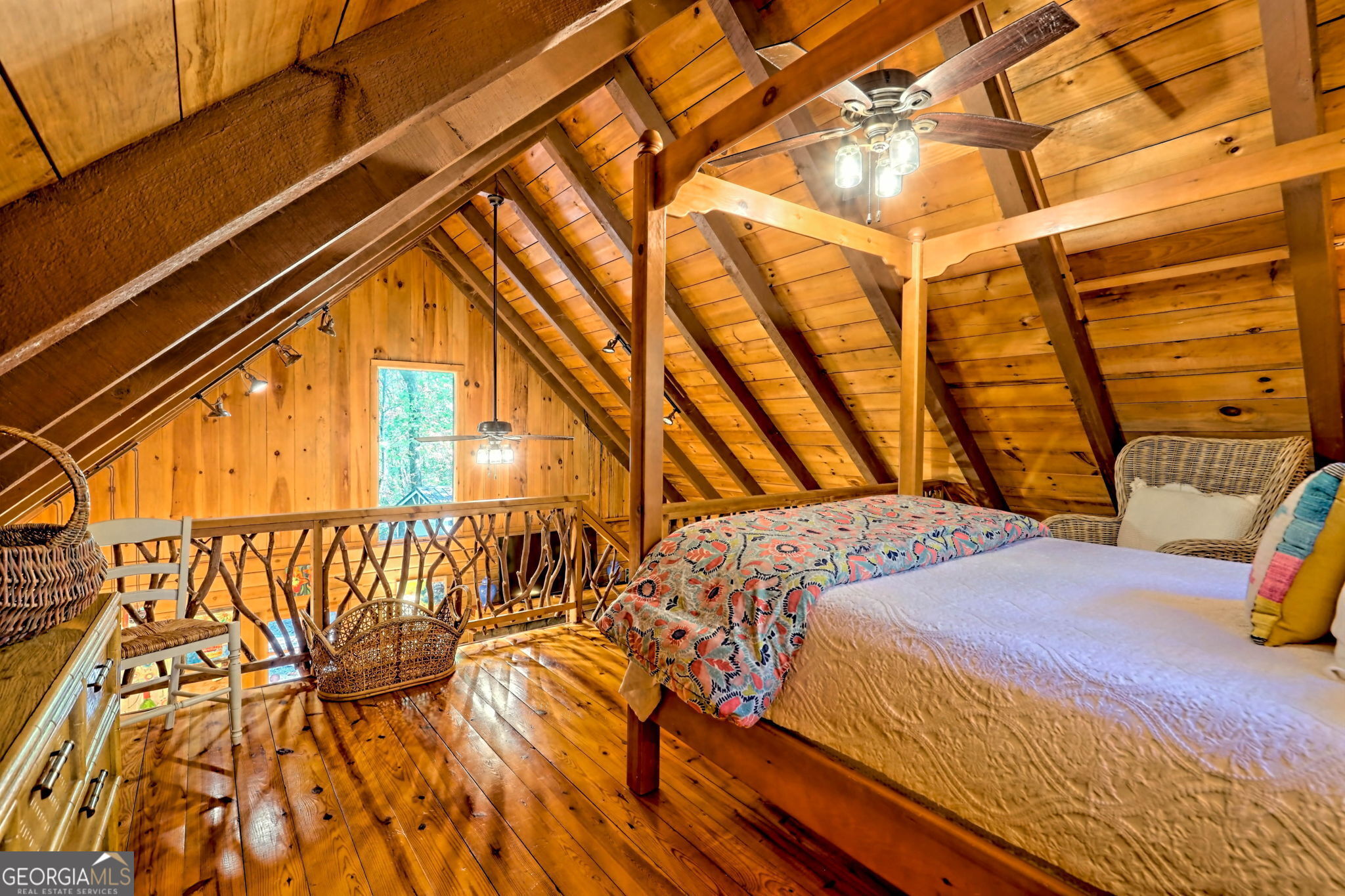 Rabun Gap, Georgia 30568, United States, 2 Bedrooms Bedrooms, ,1 BathroomBathrooms,Residential,Pending,39056