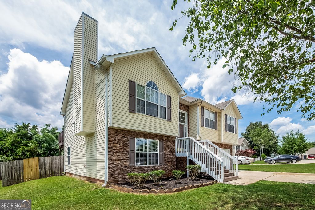 Photo of 3040 Reynolds Run, McDonough, GA 30252 (MLS # 10696506)