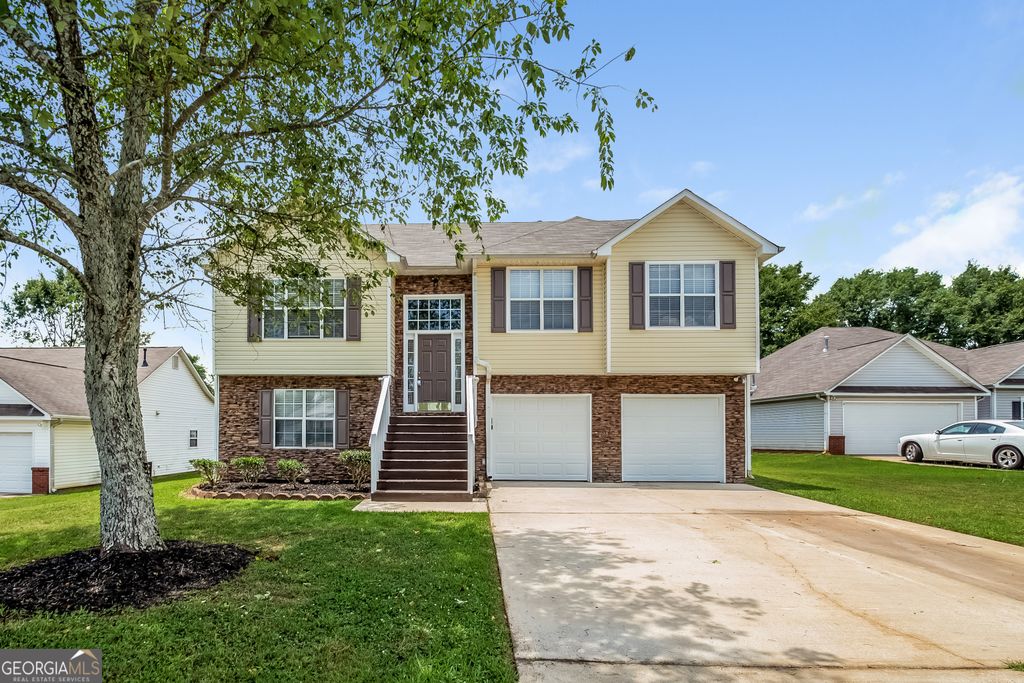 Photo of 3040 Reynolds Run, McDonough, GA 30252 (MLS # 10696506)