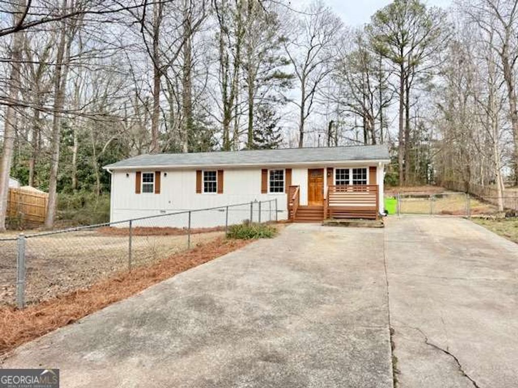 Photo of 6355 Sweetbriar Drive, Mableton, GA 30126 (MLS # 10682389)