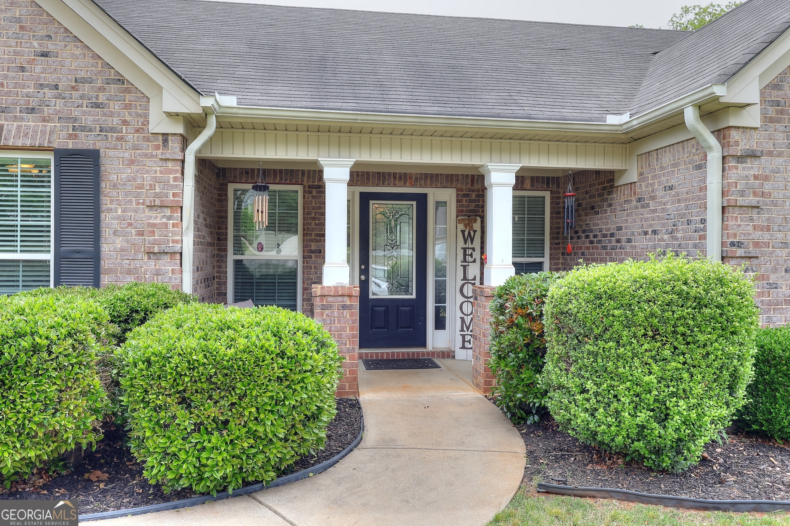 363 Laurel Oaks LN