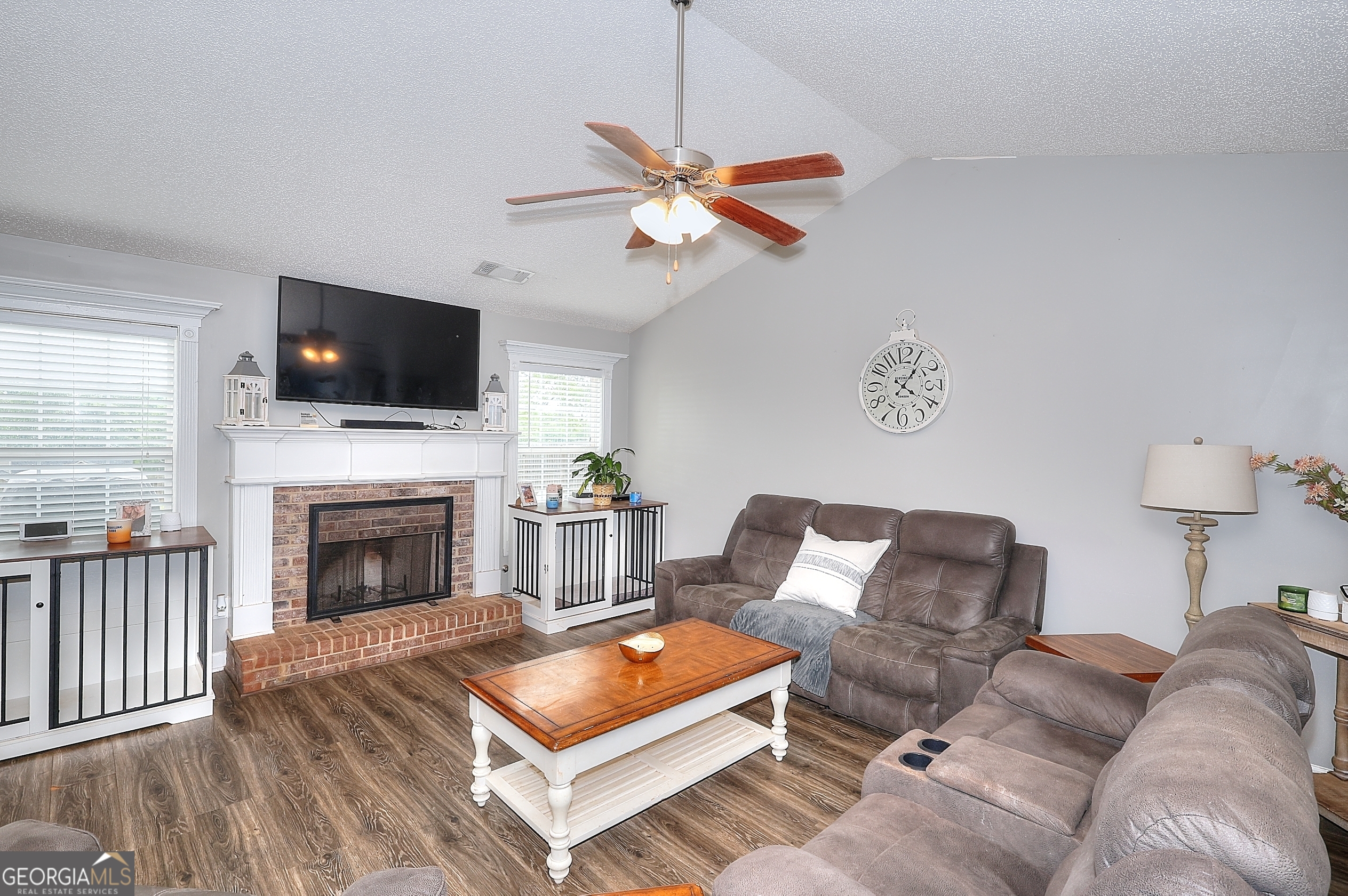 363 Laurel Oaks LN