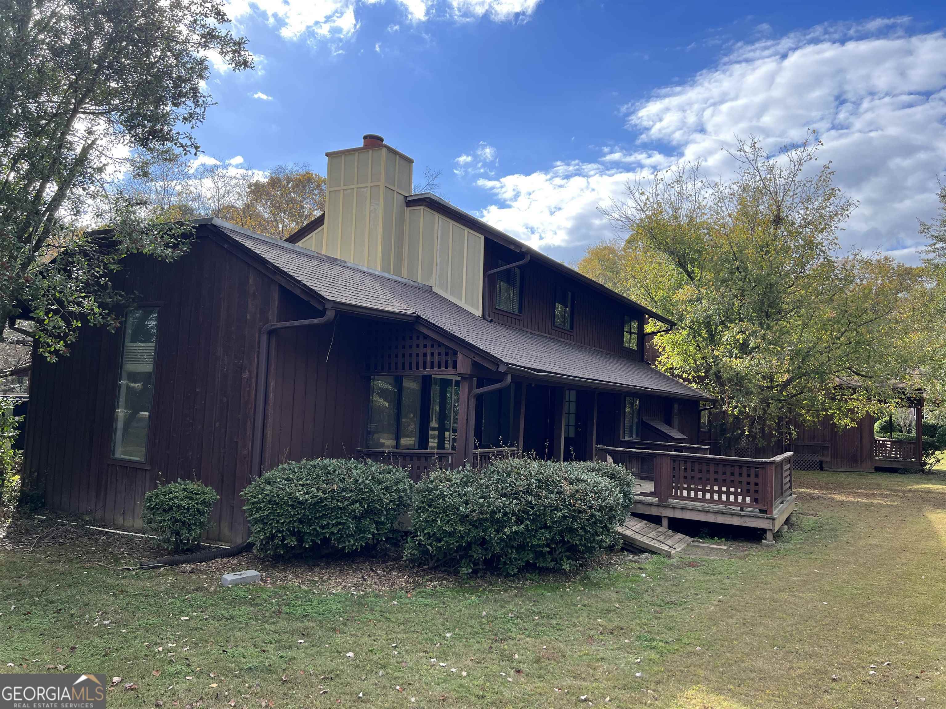 20 Fairway LN