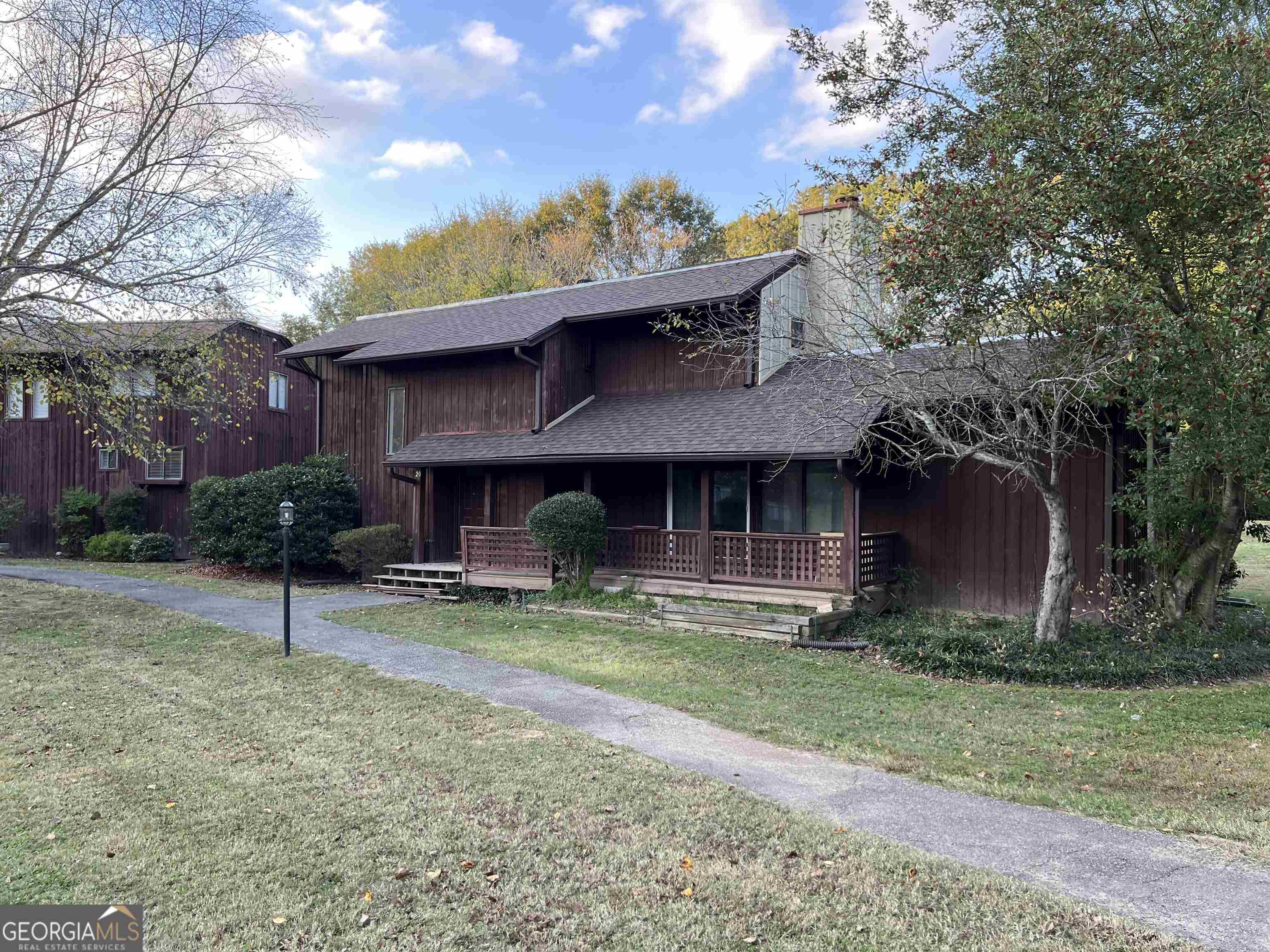 20 Fairway LN