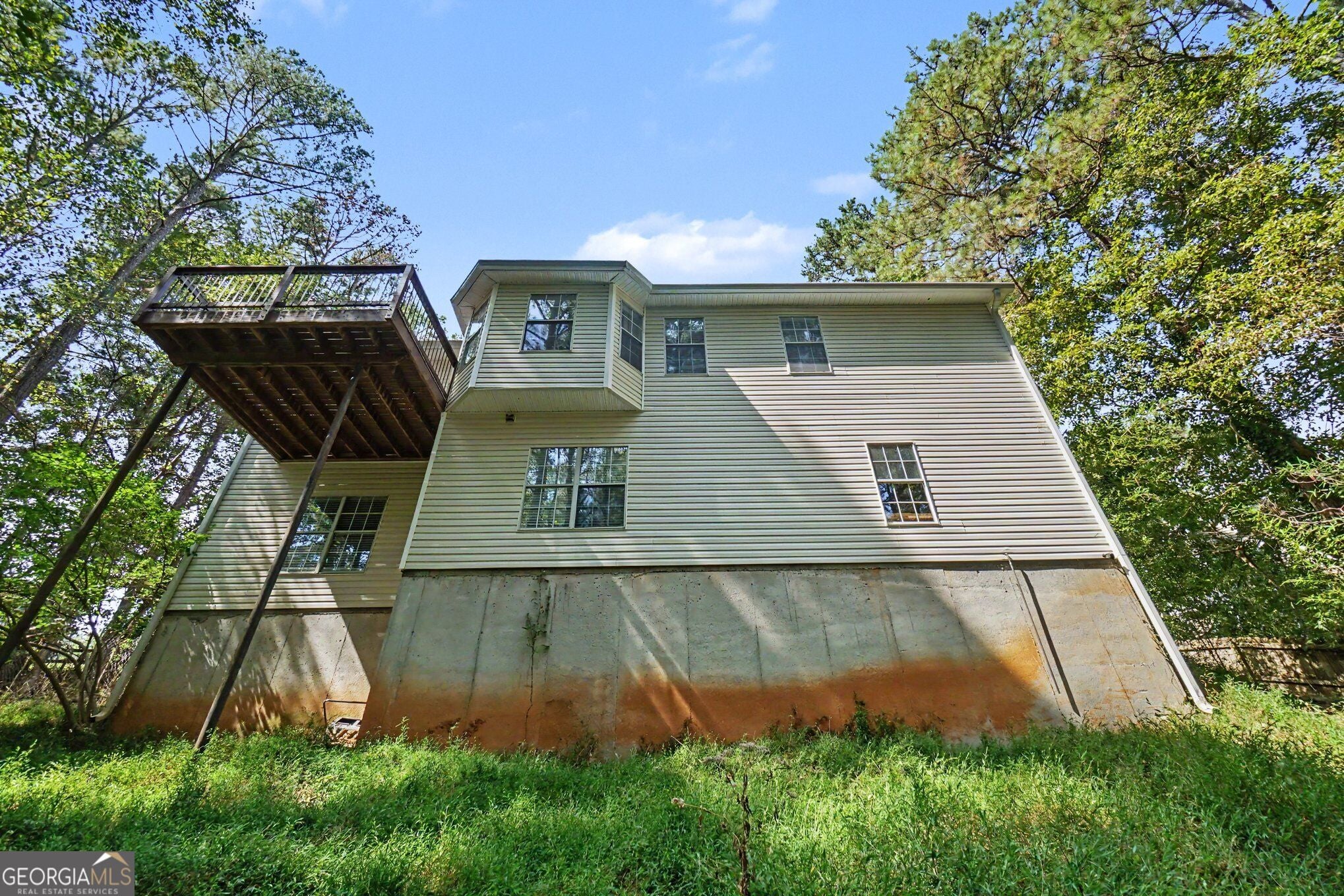402 Eileen CIR