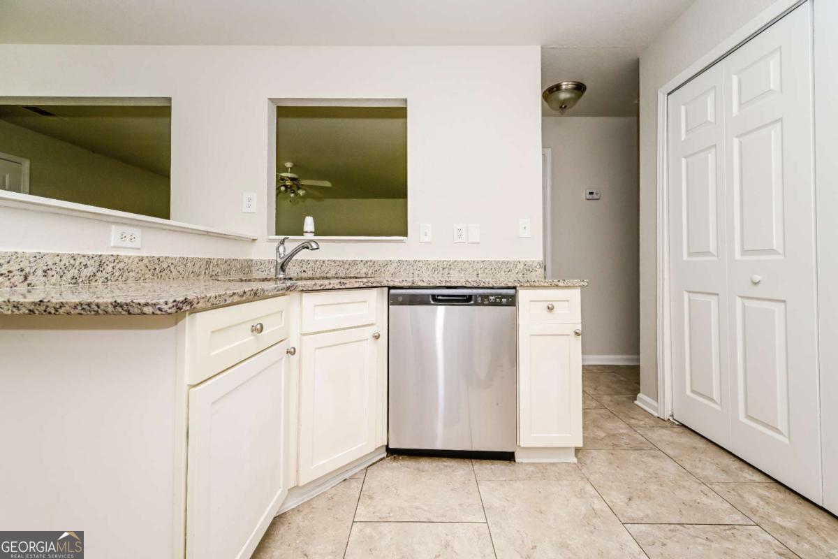 4615 Ravenwood LOOP