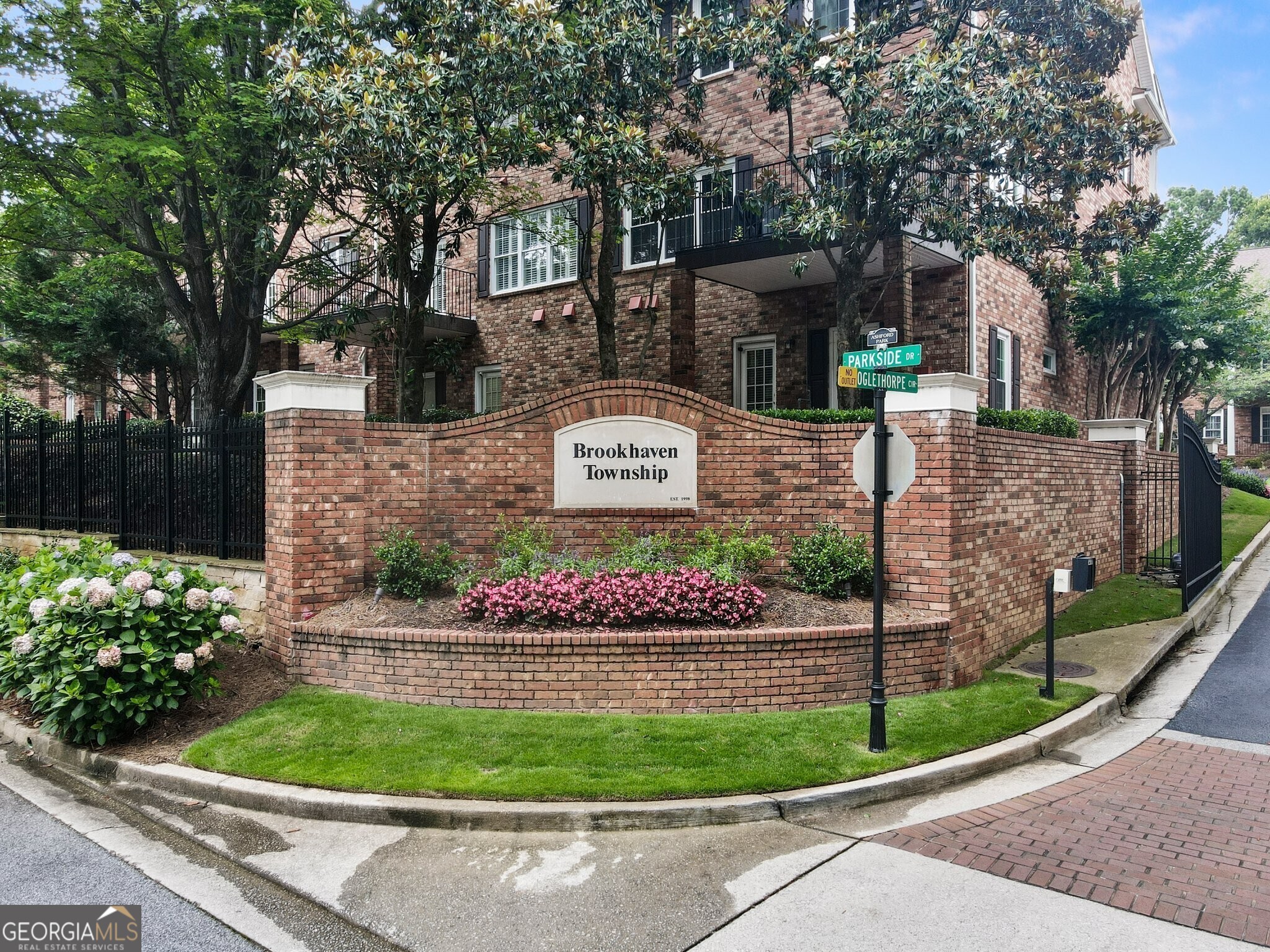 2584 Oglethorpe CIR NE