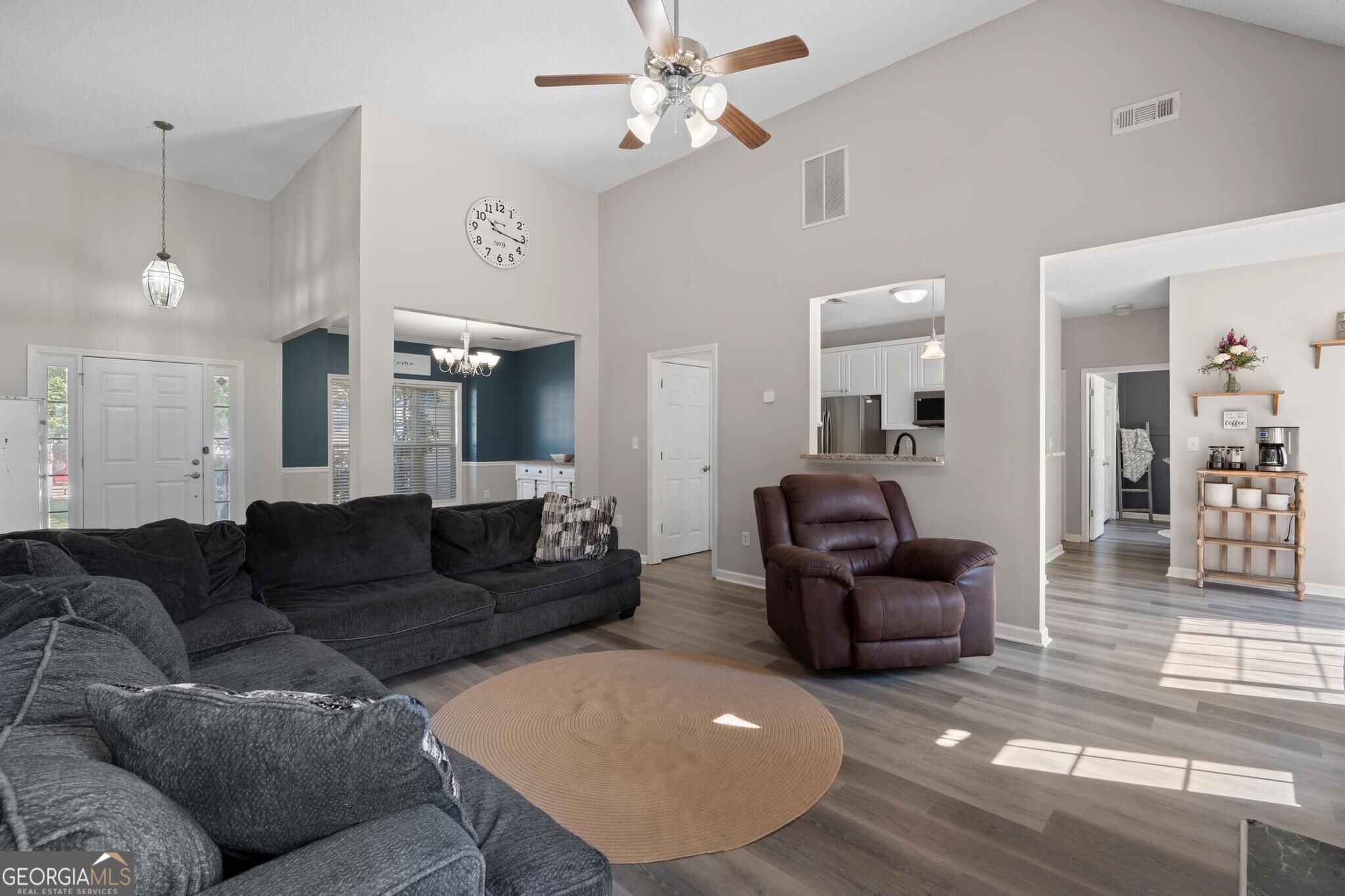 84 Bedford Park DR