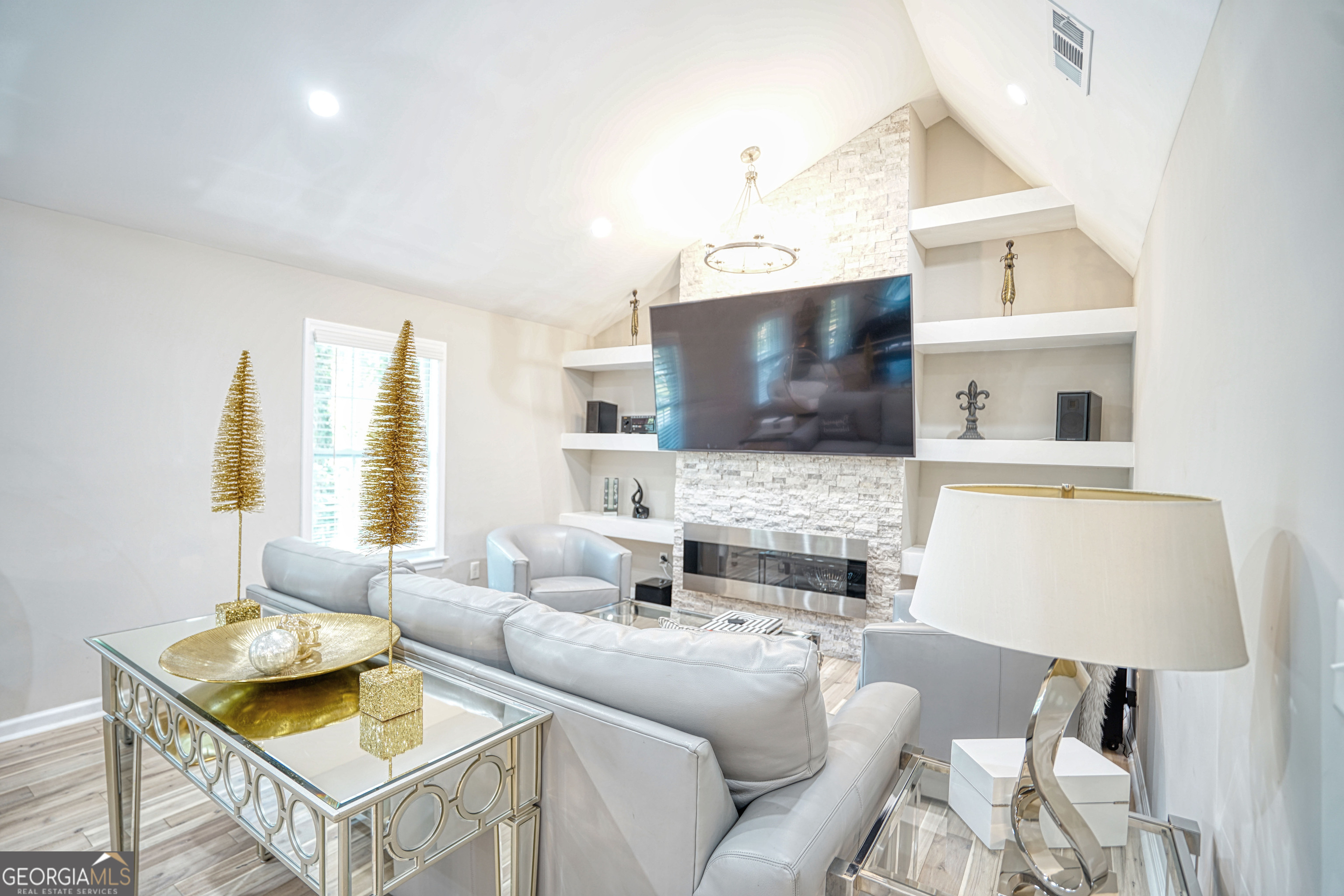 659 Lynn Valley RD SW