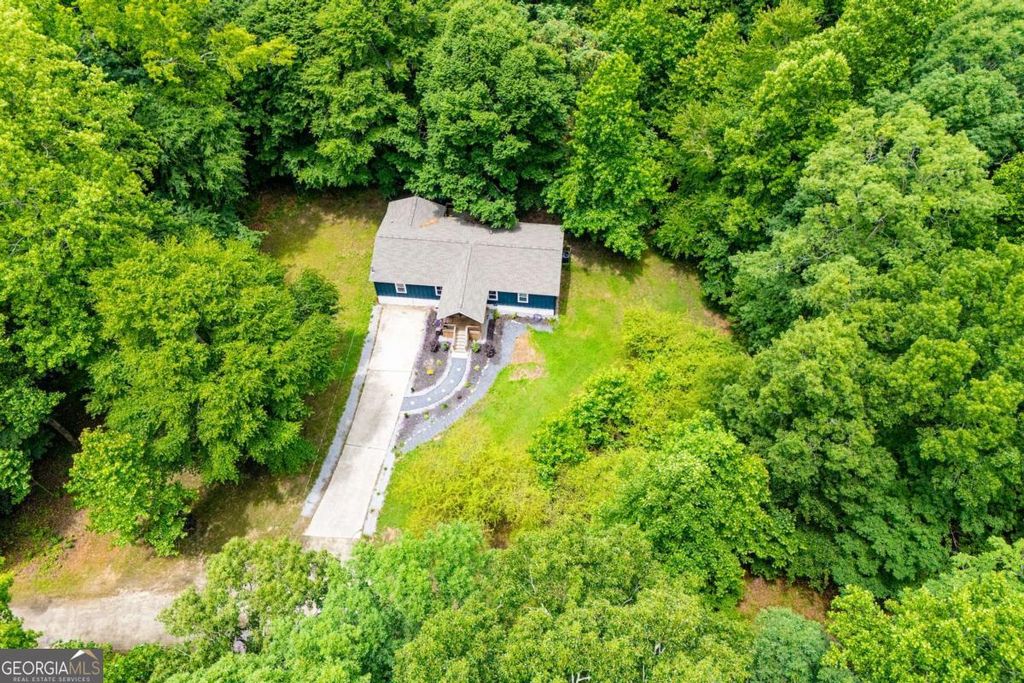 Photo of 140 Walker Woods Drive, Carrollton, GA 30116 (MLS # 10775876)