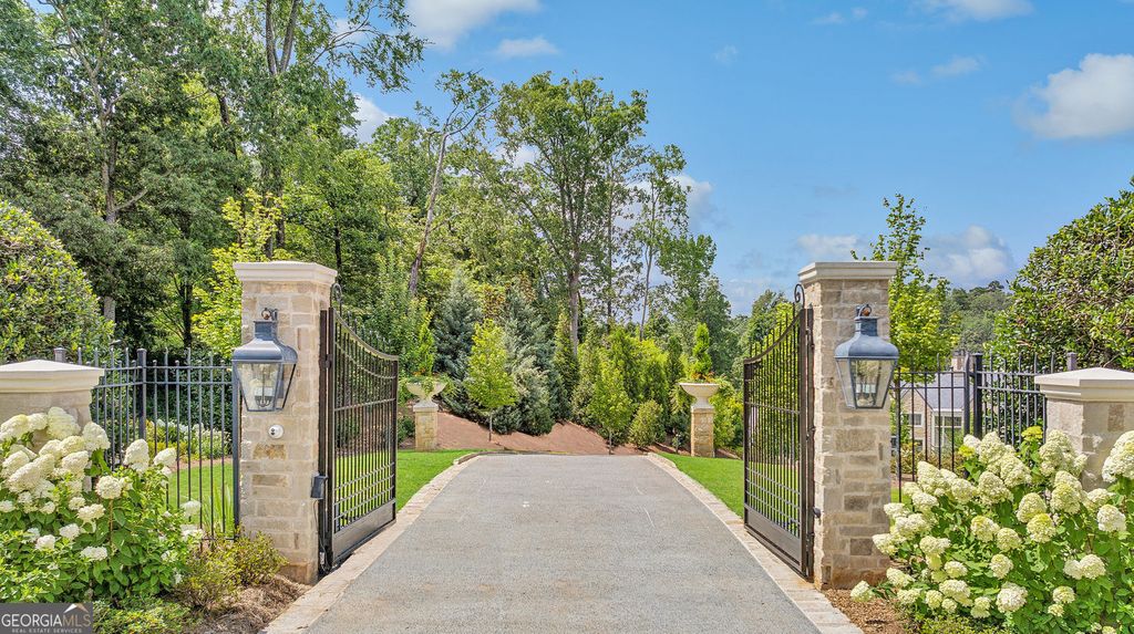 Photo of 4725 Northside Drive, Sandy Springs, GA 30327 (MLS # 10657071)