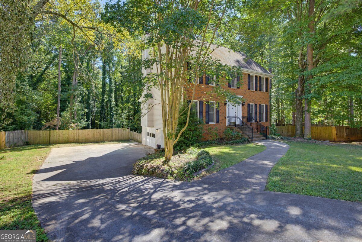 2711 Lochraven CT
