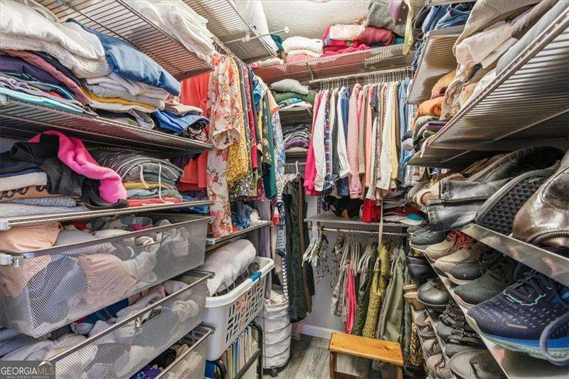 DUNWOODY COURT - Residential