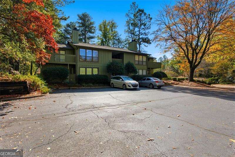 DUNWOODY COURT - Residential