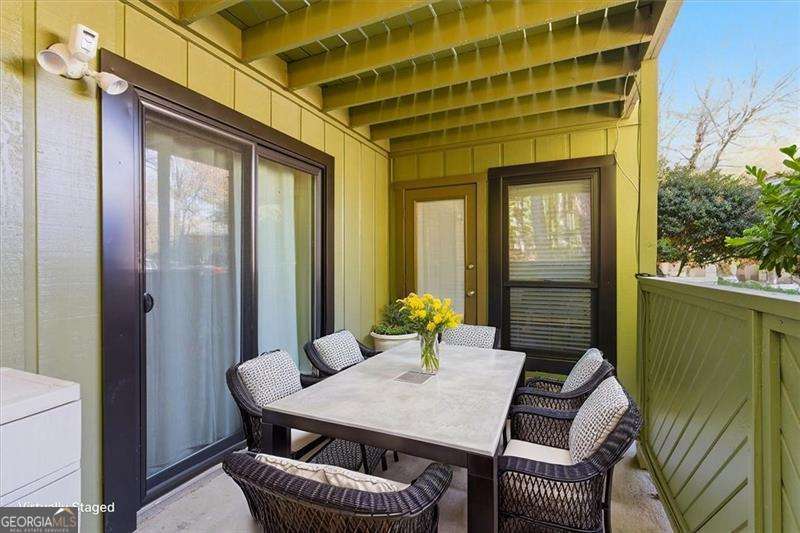 DUNWOODY COURT - Residential