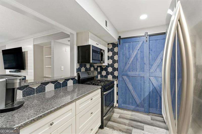 DUNWOODY COURT - Residential