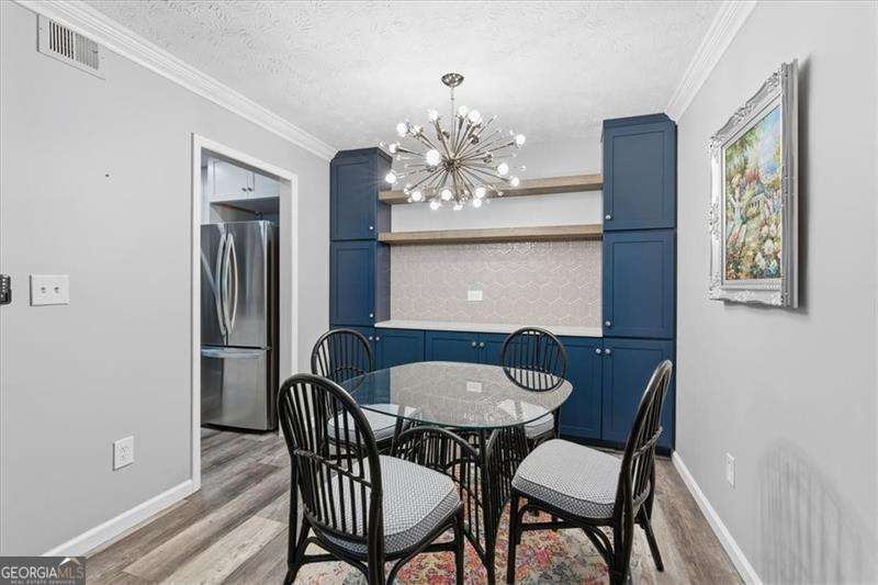 DUNWOODY COURT - Residential