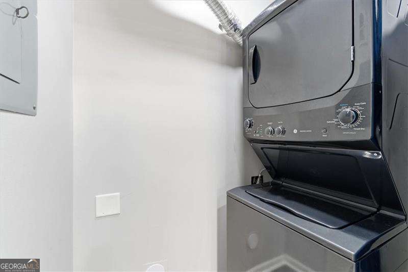 DUNWOODY COURT - Residential