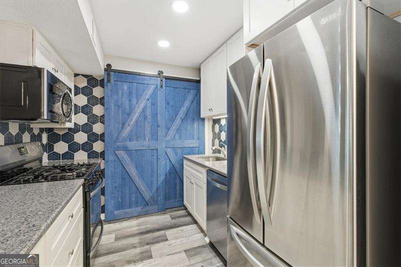 DUNWOODY COURT - Residential