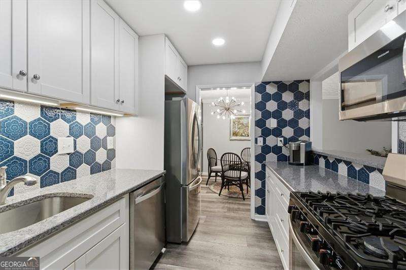 DUNWOODY COURT - Residential