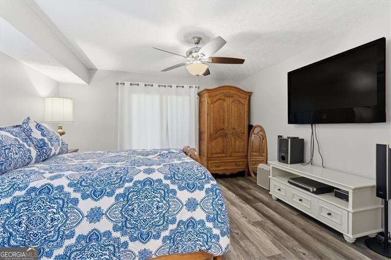 DUNWOODY COURT - Residential