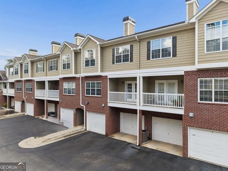 1112 Woodland LN