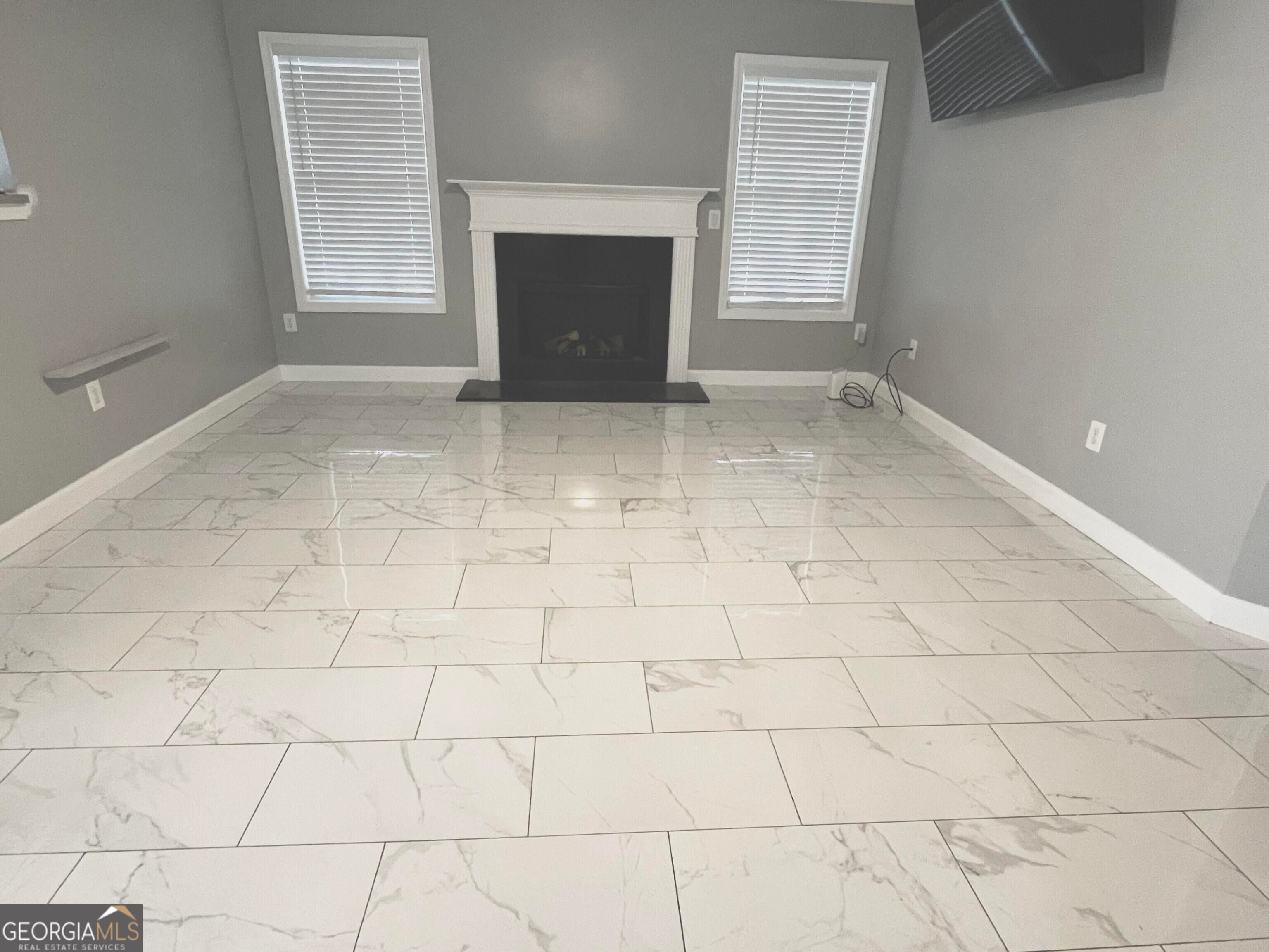 504 Mockingbird LN
