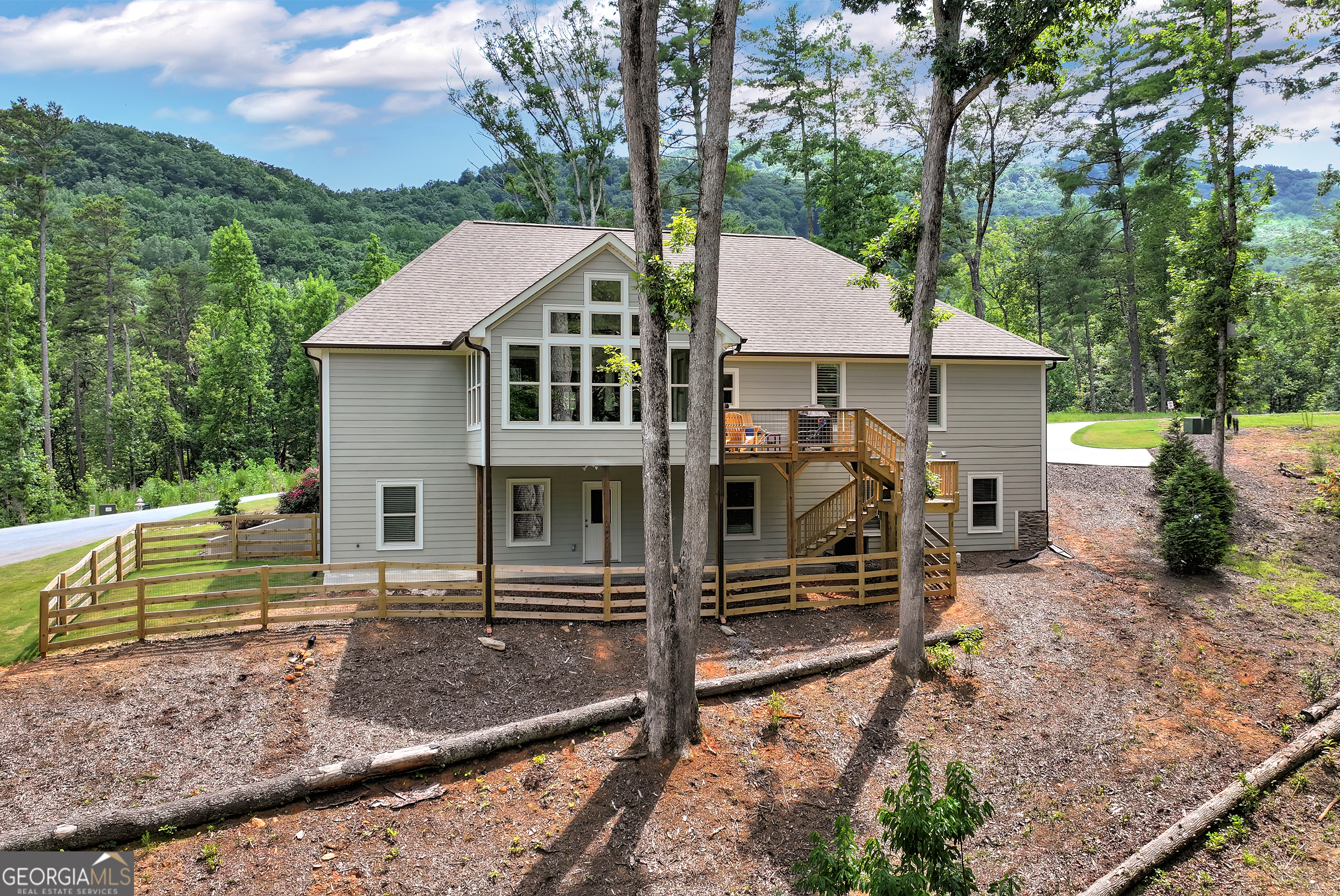 989 Yonah Lake DR