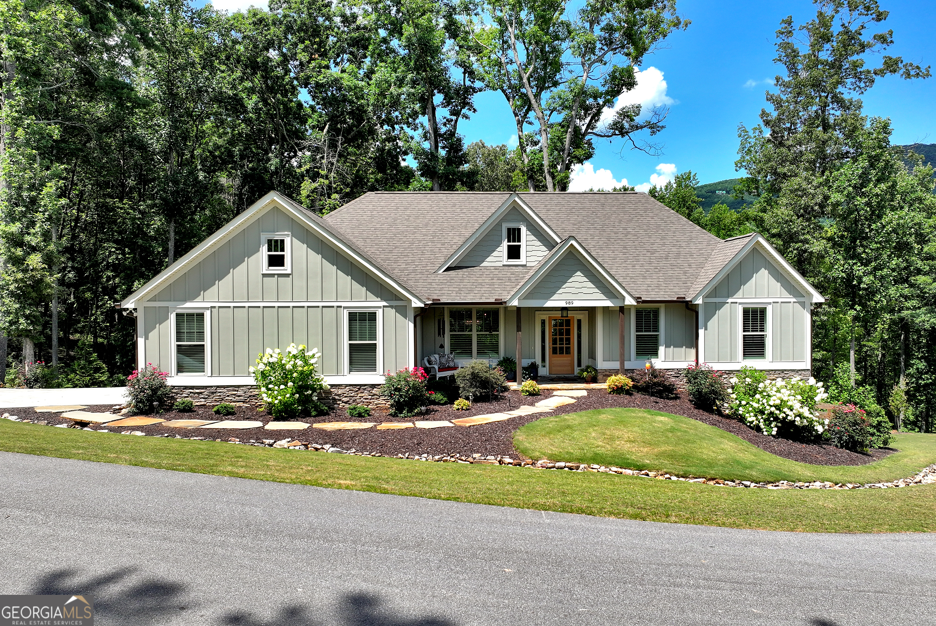 989 Yonah Lake DR