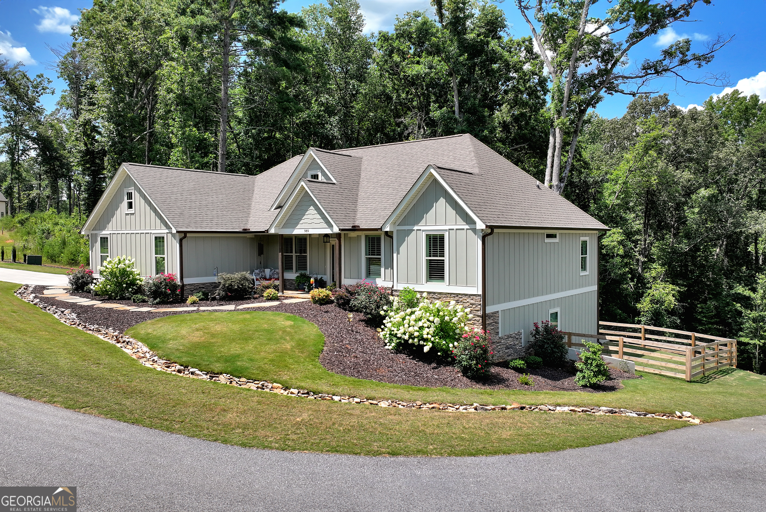 989 Yonah Lake DR