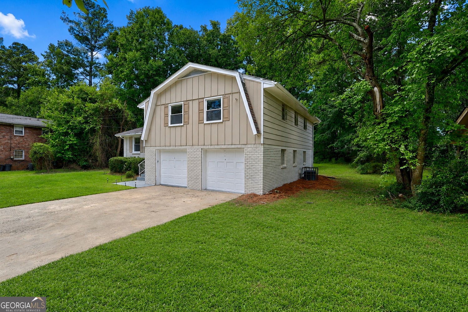 4135 Moore RD