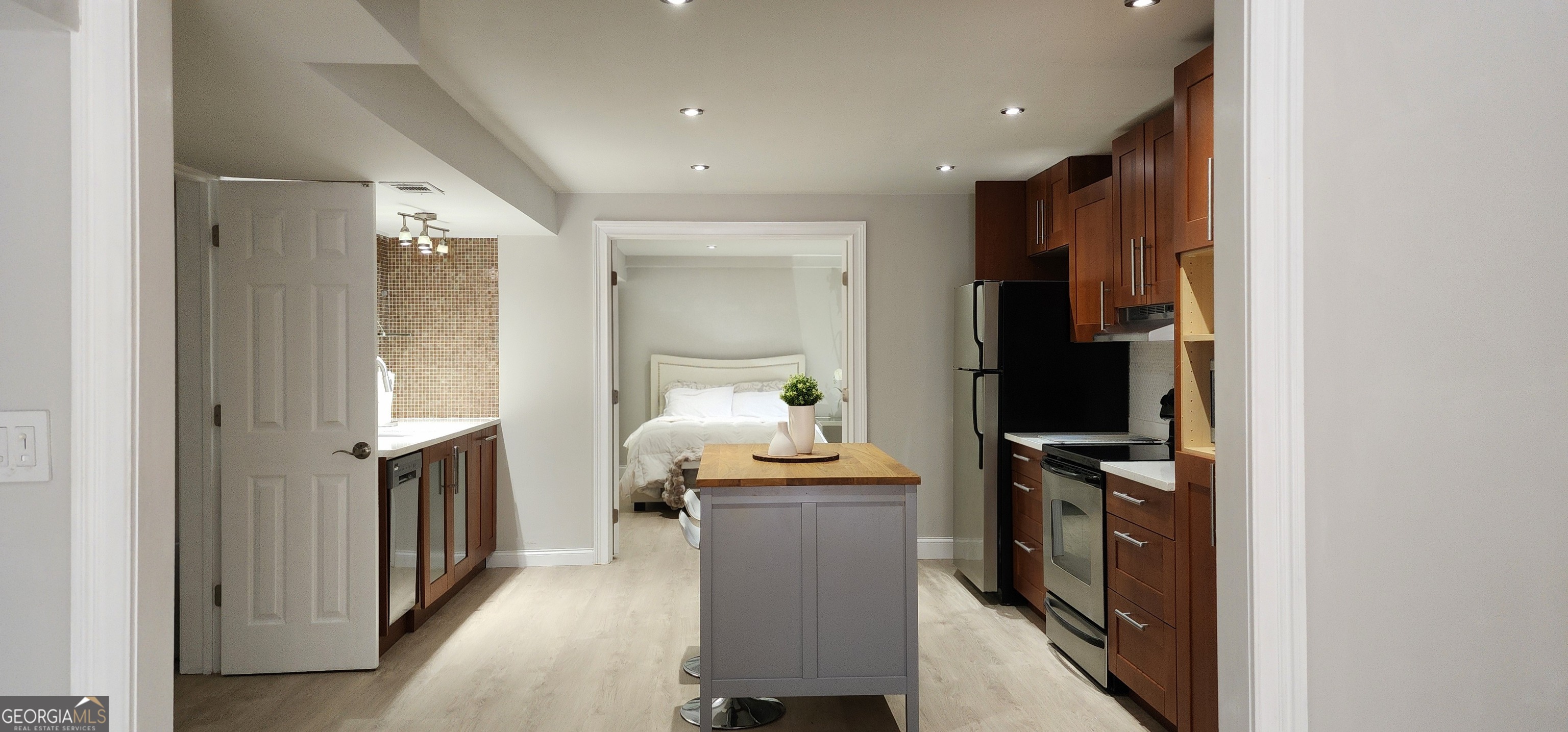 Suwanee, Georgia 30024, United States, 2 Bedrooms Bedrooms, ,1 BathroomBathrooms,Residential,Active,41523